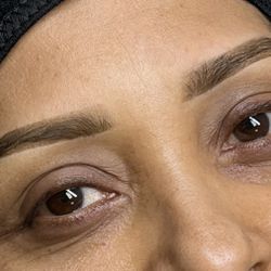 Eyebrows And Dye In Henna