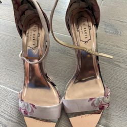Badgley Mischka Rose gold Heels Size 8 US