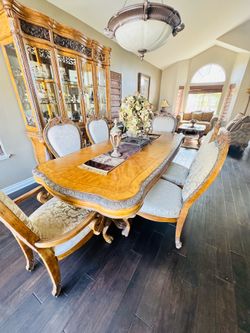 Dining Room Table And 6 Chairs With Matching China Hutch
