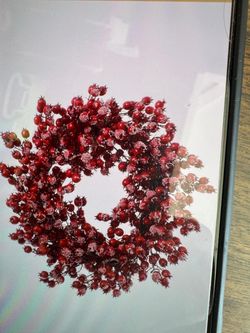 28inch crown red iced Berry wreath w LiGhts