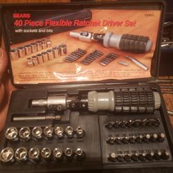 40 Piece Ratchet Driver Set