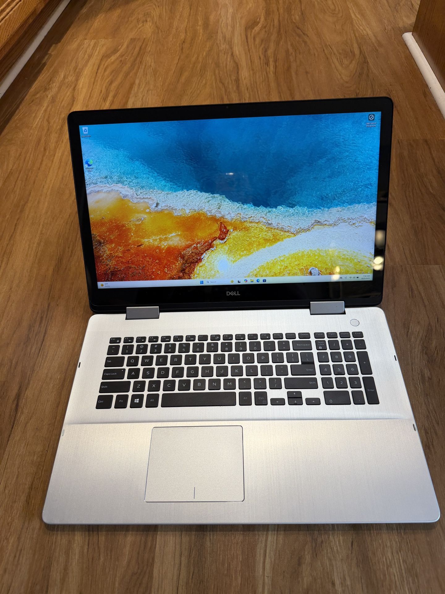 Dell Inspiron 7786 core i7 8th gen 16GB Ram 256GB SSD Windows 11 Home 17.3” UHD Screen Laptop with charger in Excellent Working condition!!!!! Speci