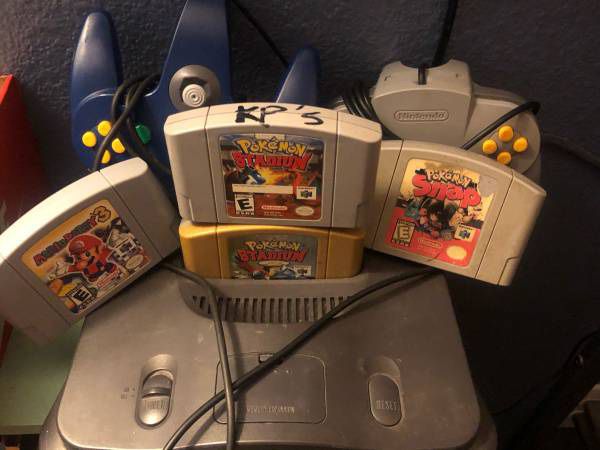 Nitendo 64 with 4 Games 2 Controllers