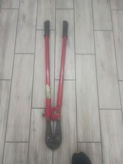 Bolt cutters