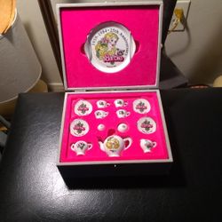 1984 Barbie 25 Th Anniversary Vintage Tea  Set