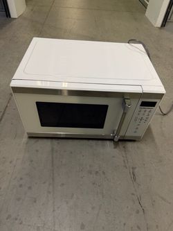 White Microwave In Excellent Condition Only $40