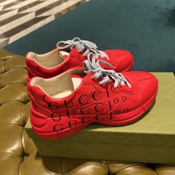 Gucci Red 100 Rhyton Size 8