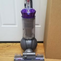 NEW cond DYSON ANIMAL BIG BALL VACUUM WITH ATTACHMENTS    ,AMAZING SUCTION  , WORKS EXCELLENT  , IN THE BOX 