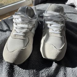 New Balance - Size 6.5Y (read description)
