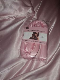 Pink heatless curling set