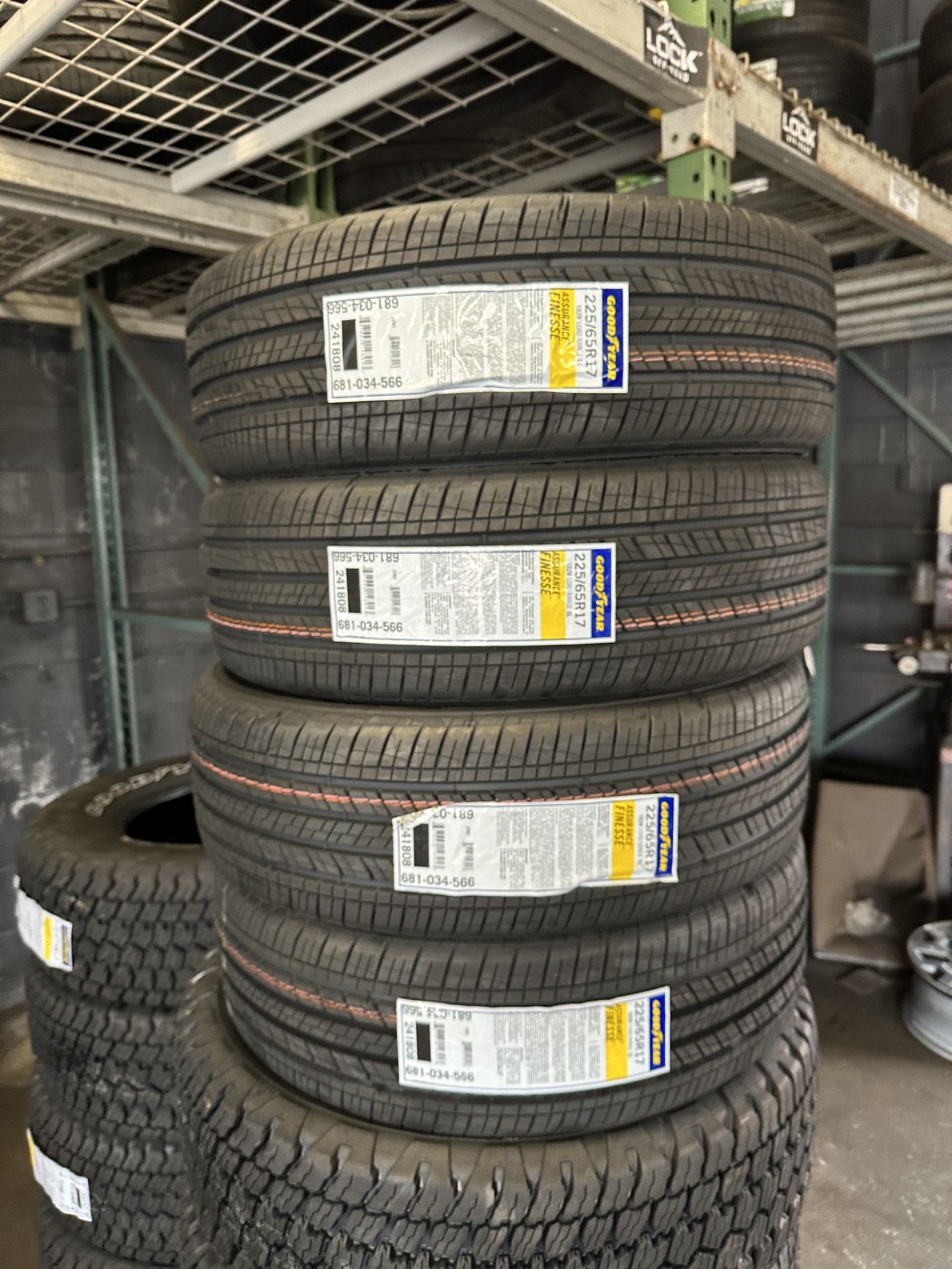 Set 225/65/17 GOODYEAR BRAND NEW FREE MOUNT AND BALANCE MONTADAS Y BALANCIADAS GRATIS