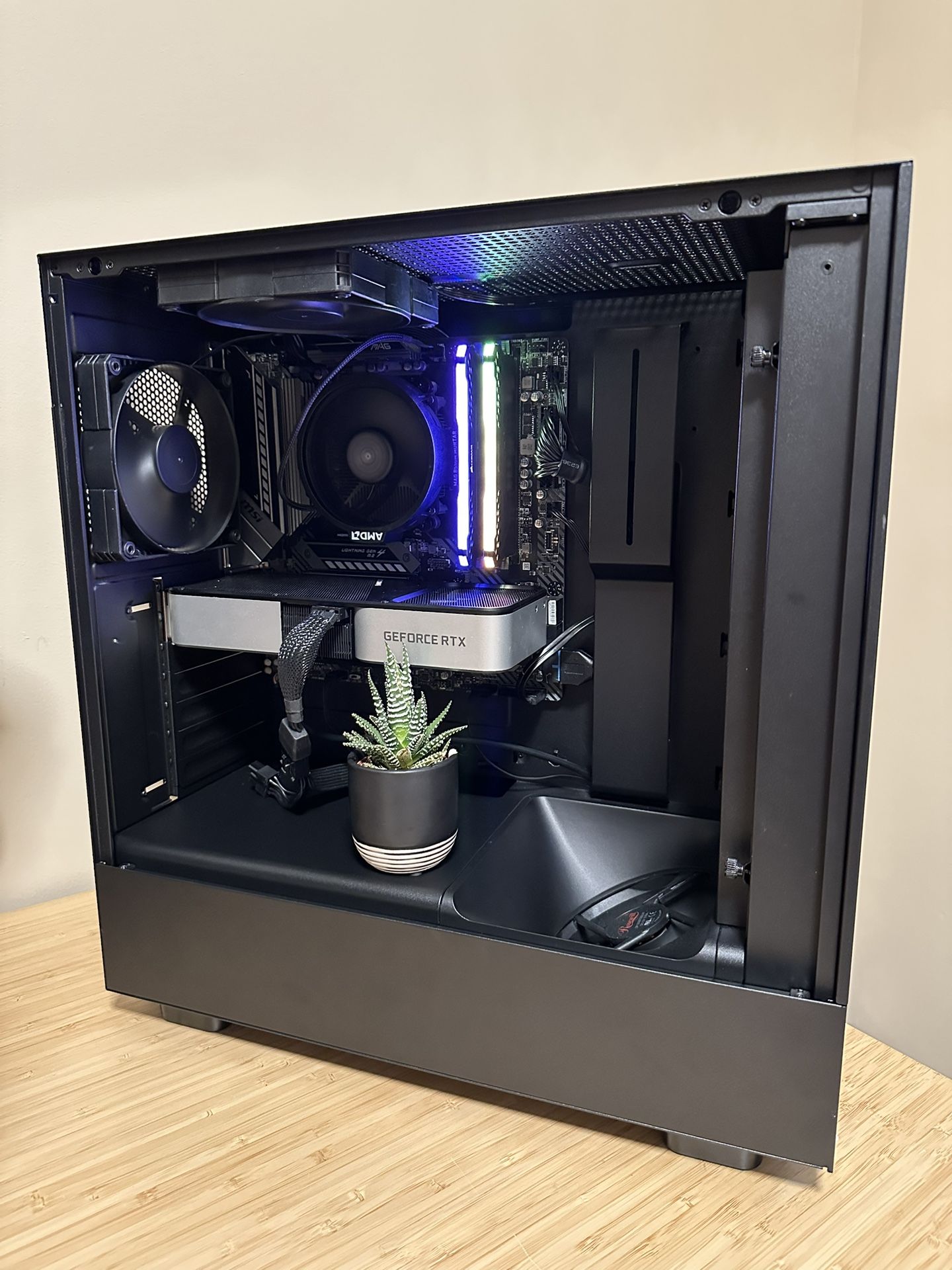 RTX 3060 Ti / Ryzen 5 5600X / 16GB Corsair RGB / 512GB SSD M2 + 2TB HDD