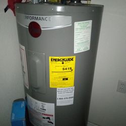 Rheem 32 Gallon Water Heater <1 Yr Old $300