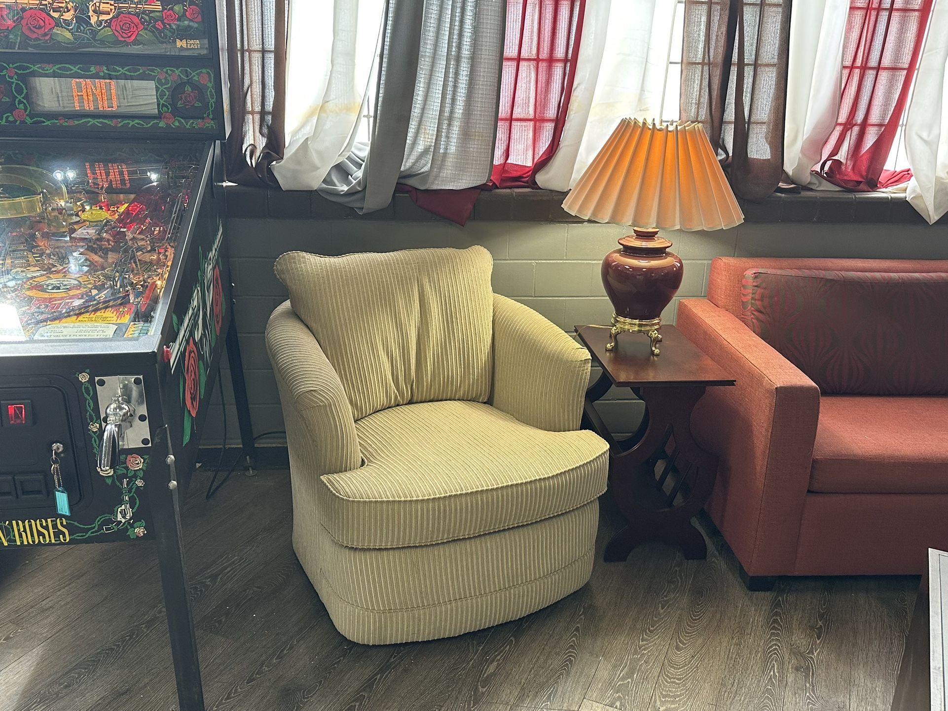 Heritage House Swivel Chair