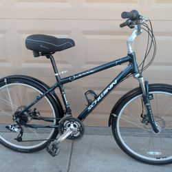 26" SCHWINN MENS MULTITRACK HYBRID BIKE. (M). DUAL DISC BRAKES. FRESHLY TUNE UP. NEW TIRES NEW SEAT. 👌🏼