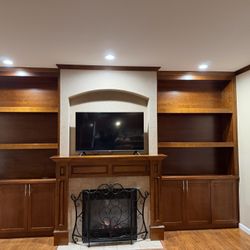 Entertainment Wall With Solid Wood Shelfs Cabinets 