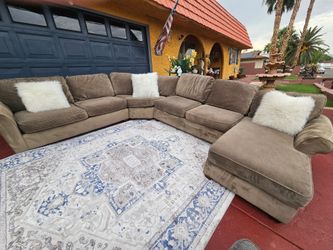 Beautiful Sectional With Lounge totally Deep Clean Good Condition No Stains No Smell