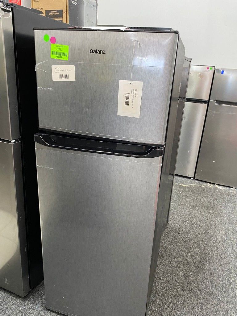 GALANZ GLR76TS1E 7.6 cu. ft. Top Freezer Refrigerator for Sale in Orland Park, IL OfferUp