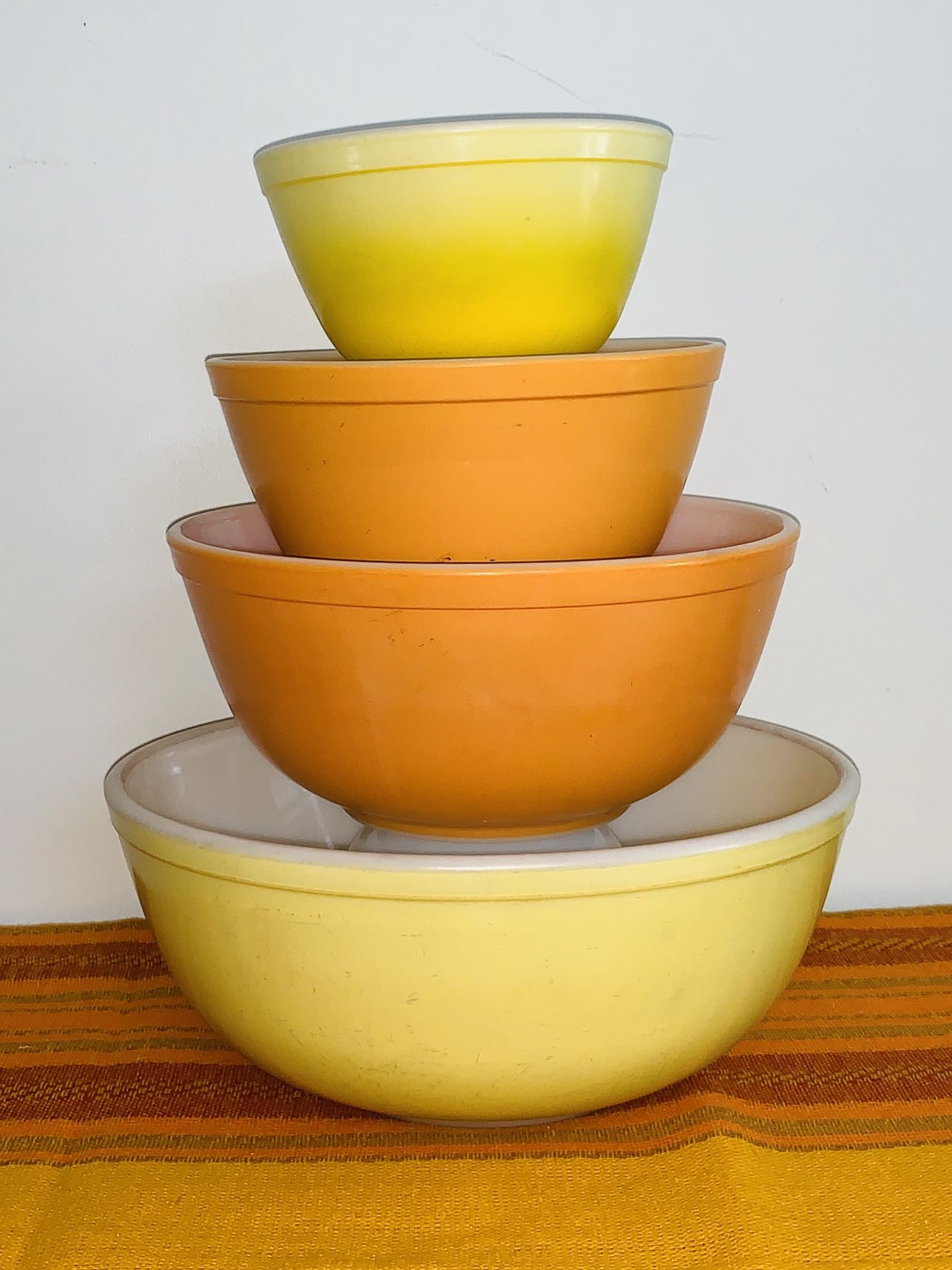 PYREX NESTING MIXING BOWLS 1940’s No Chips