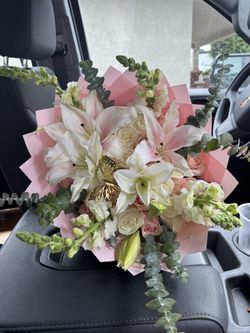 Ramo Buchón Rose Bouquet Lilies