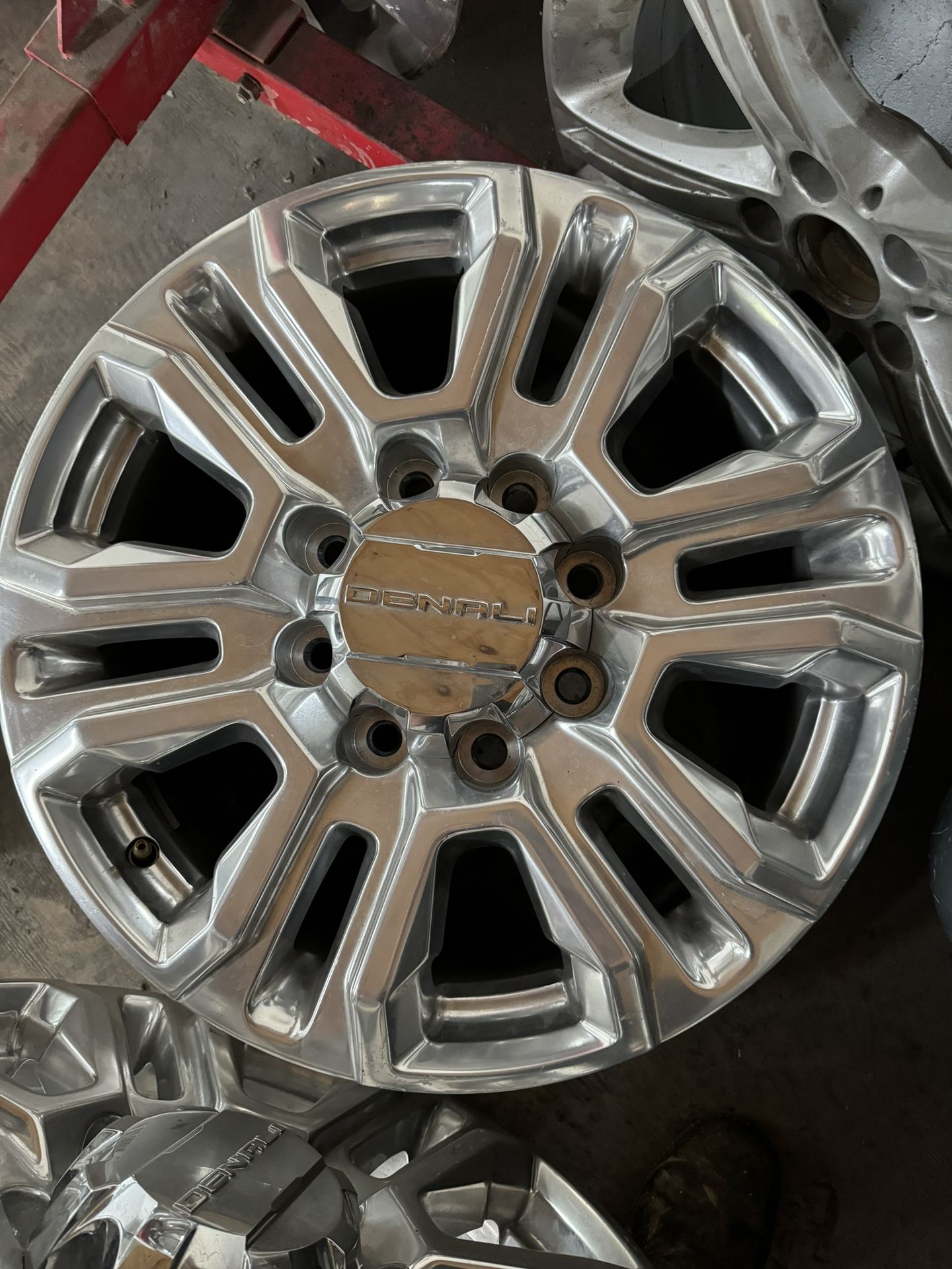 2022 GMC Denali HD wheels