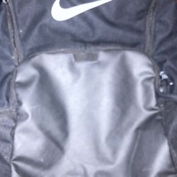 Nike Brasilla 9.5 XL Black Backpack Schoolbag Knapsack Bookbag New-Like Cond