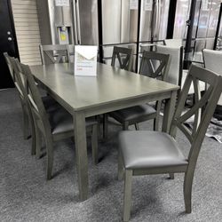 Dining Table Set. 🚚WE DELJVER🚚