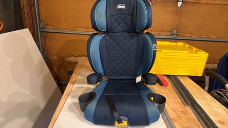 Chicco KidFit Zip 2-in-1 Booster Car Seat