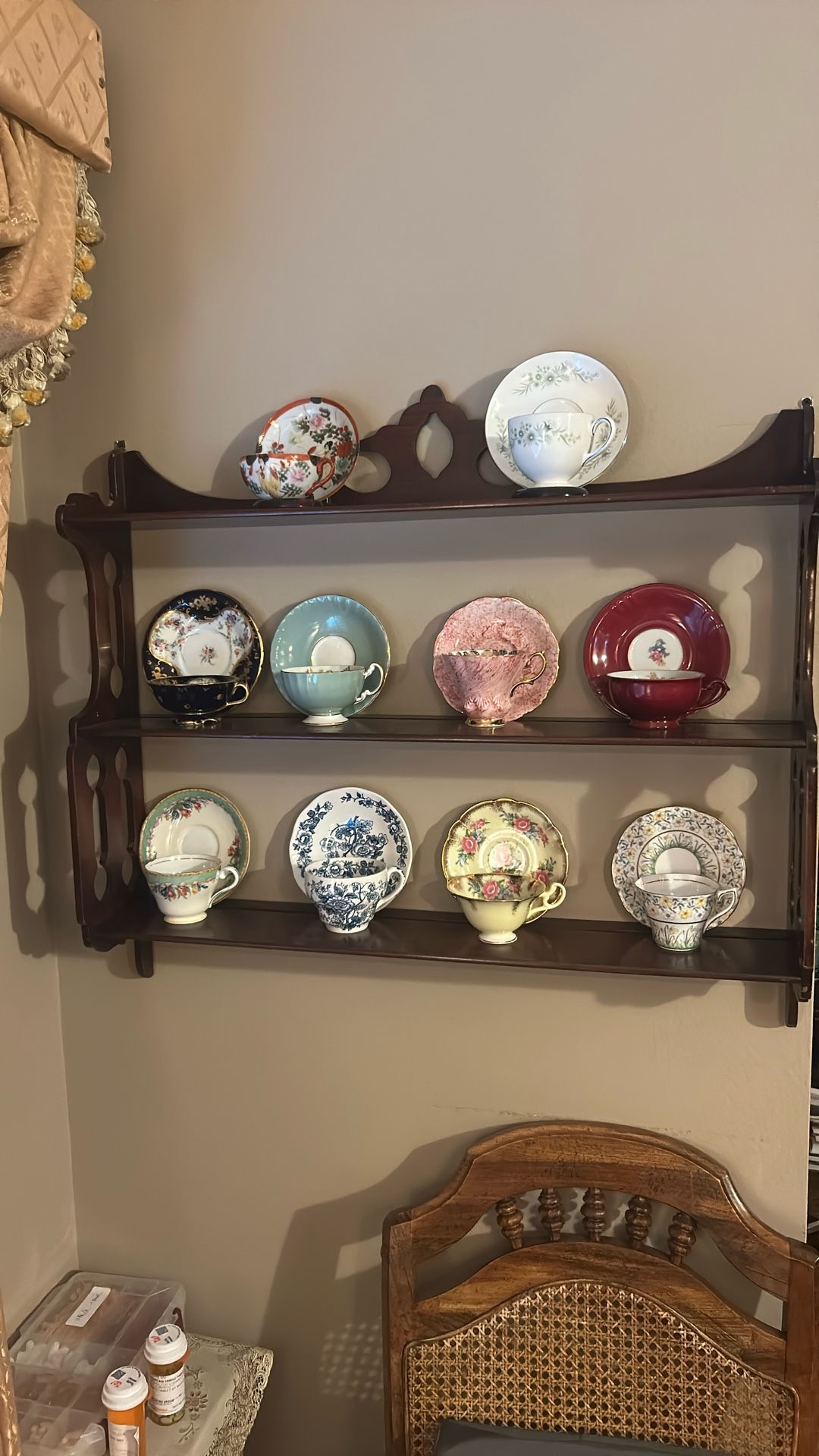 10 sets of coffee cups, including shelves