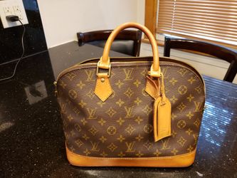Authentic Louis vuitton. It is in great shape and well taken care of.