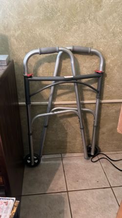 Foldable walker with wheels