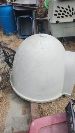 Igloo dog house