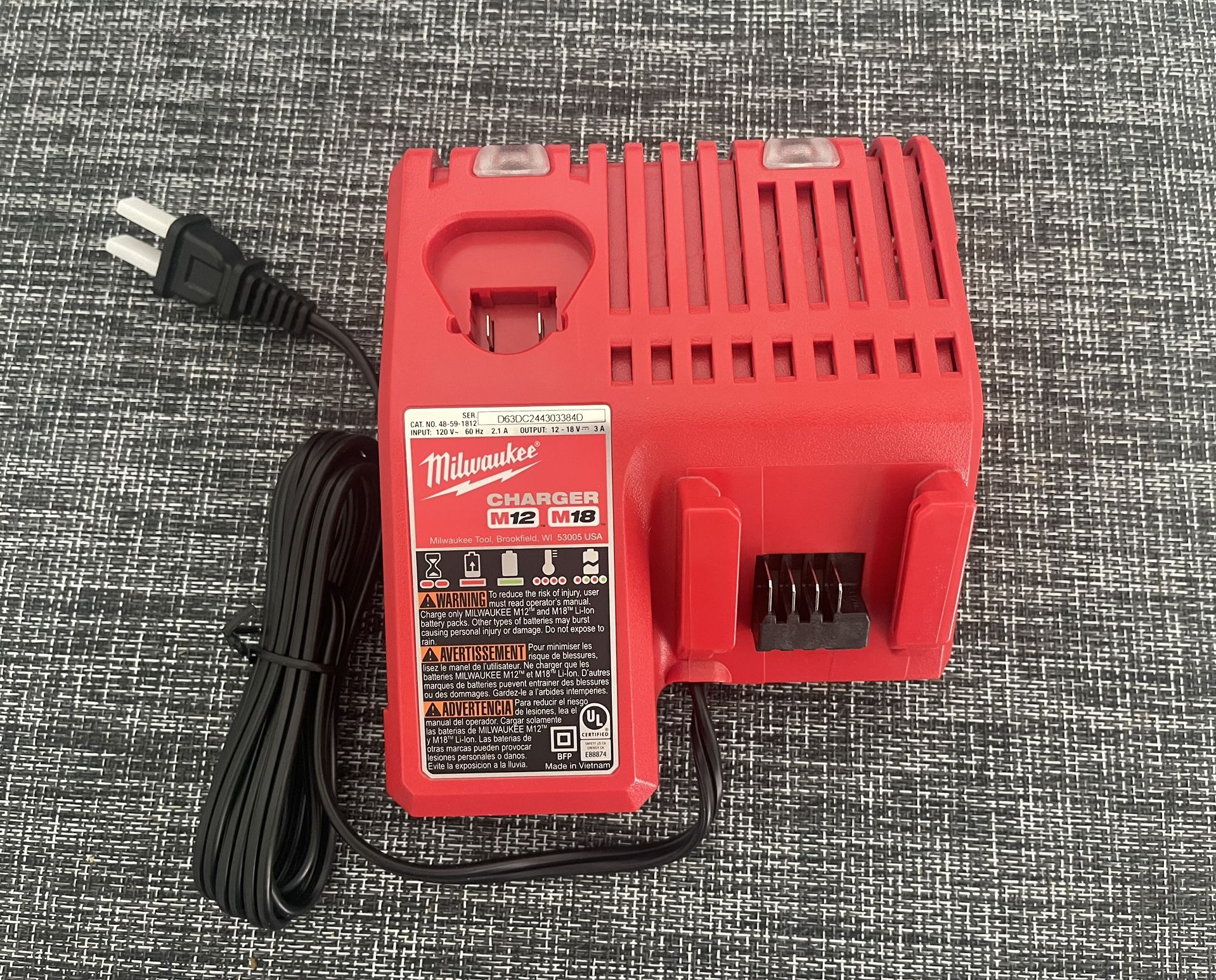 MilwaukeeM12 and M18 12-Volt/18-Volt Lithium-Ion Multi-Voltage Battery Charger