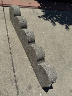24in x 2 in x 6in Gray scallop concrete Edger