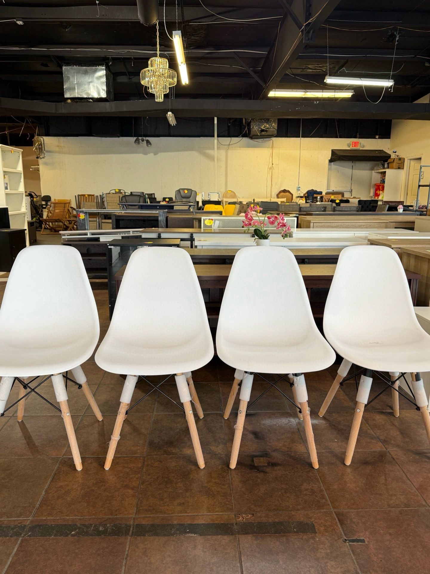 🔥Set of 4🔥Modern Kitchen Chairs, Plastic Dining Chairs, Wooden Legs, Mid-Century Modern Style, Simple Cafe Chairs for Indoor or Outdoor Living Room,