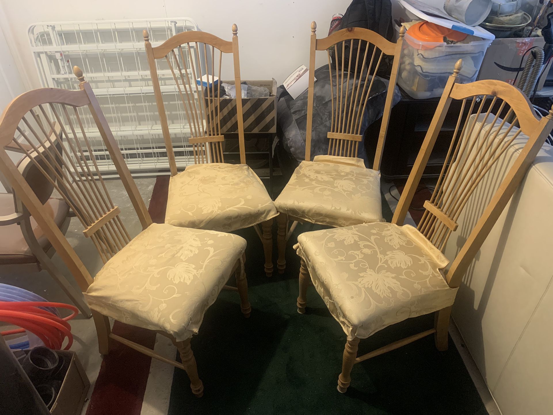 4 Matching Dining Chairs With Matching Cushions