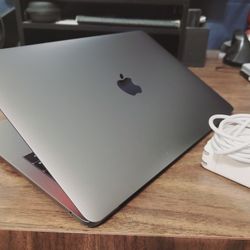 MacBook Pro Laptop 17