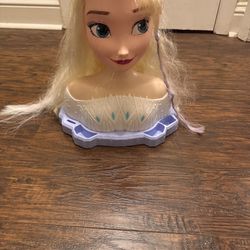 Elsa (Frozen) Doll Head Stylist 