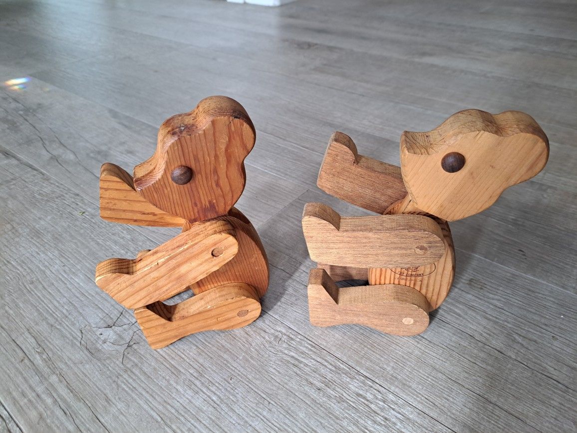 2 Wooden Bears
