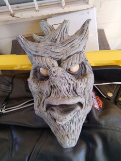 SPIRIT HALLOWEEN TALKING TREE FACE ANIMATRONIC