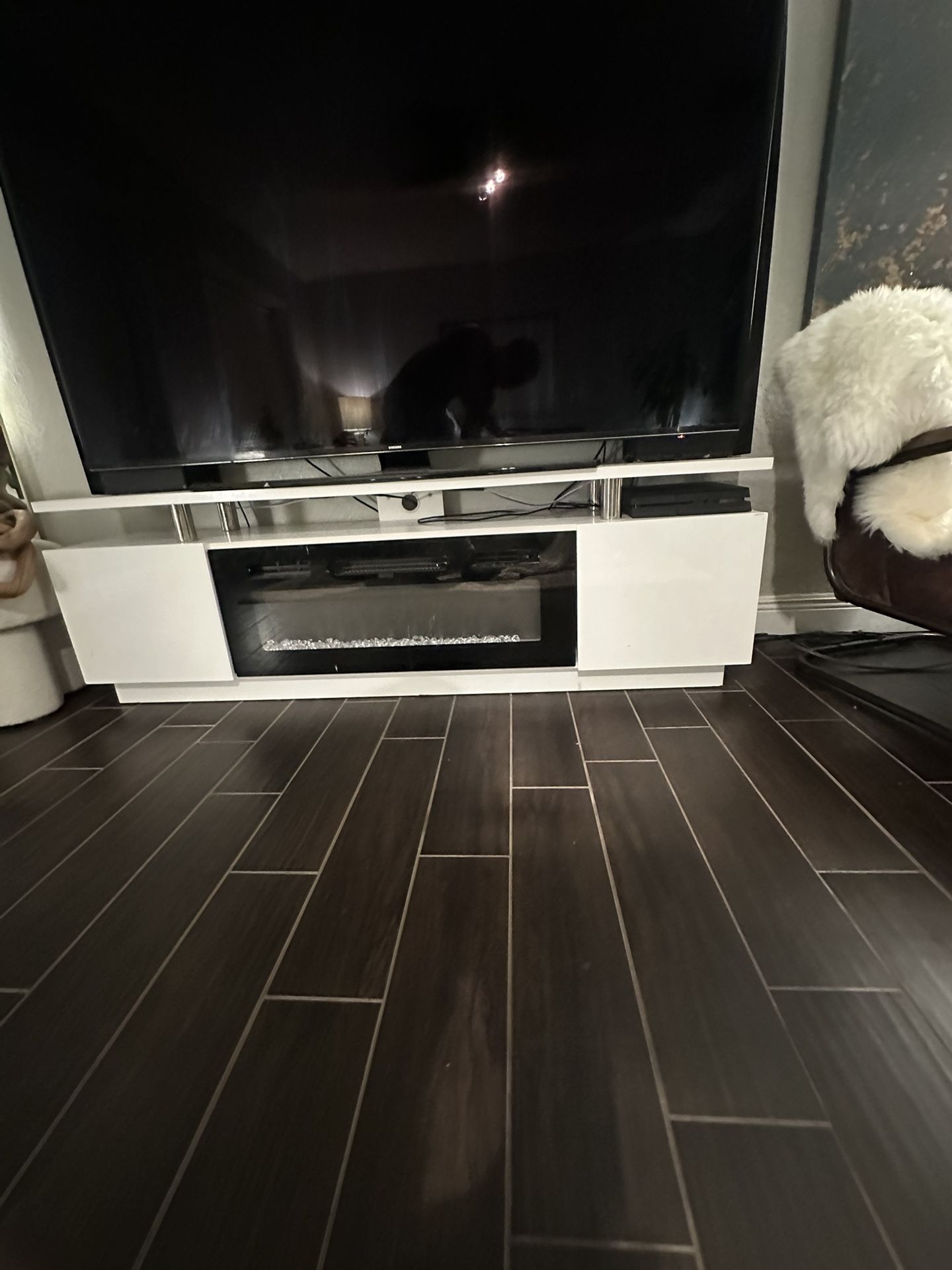TV STAND 80 “