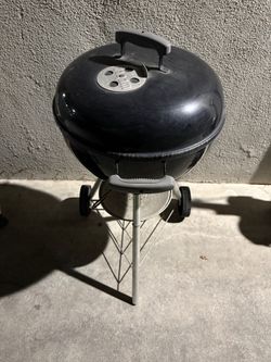 Portable outdoor grill