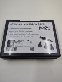 Wheel locks Mercedes Benz OEM, locks and key #205!