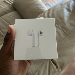 White Bluetooth Earbuds Wireless With MagSafe Case 