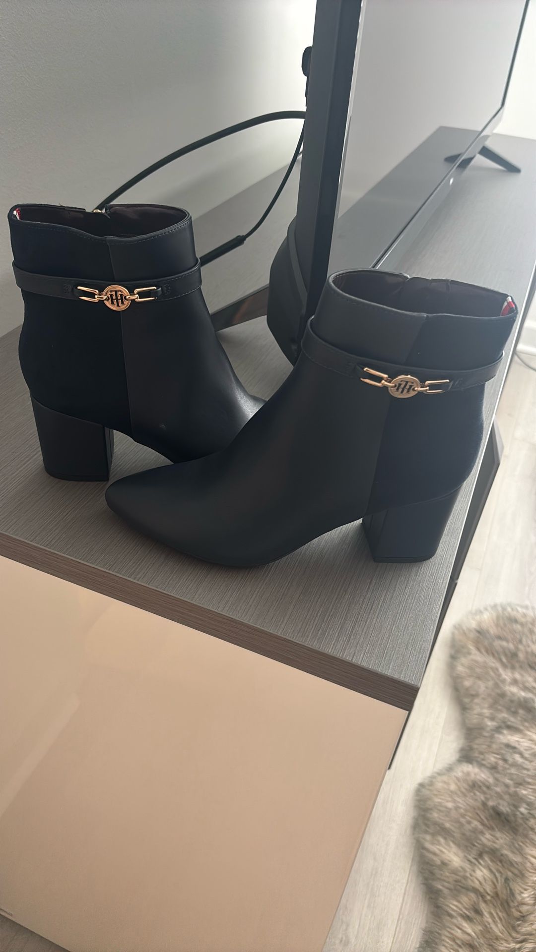 Brand new boots Tommy Hilfiger size 7, never wear