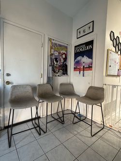 4 Bar stools fabric ( make me an offer)