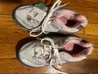 Girls Shoes size three / new