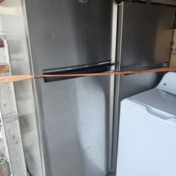 🕊️Whirlpool Refrigerator Like New 🕊️