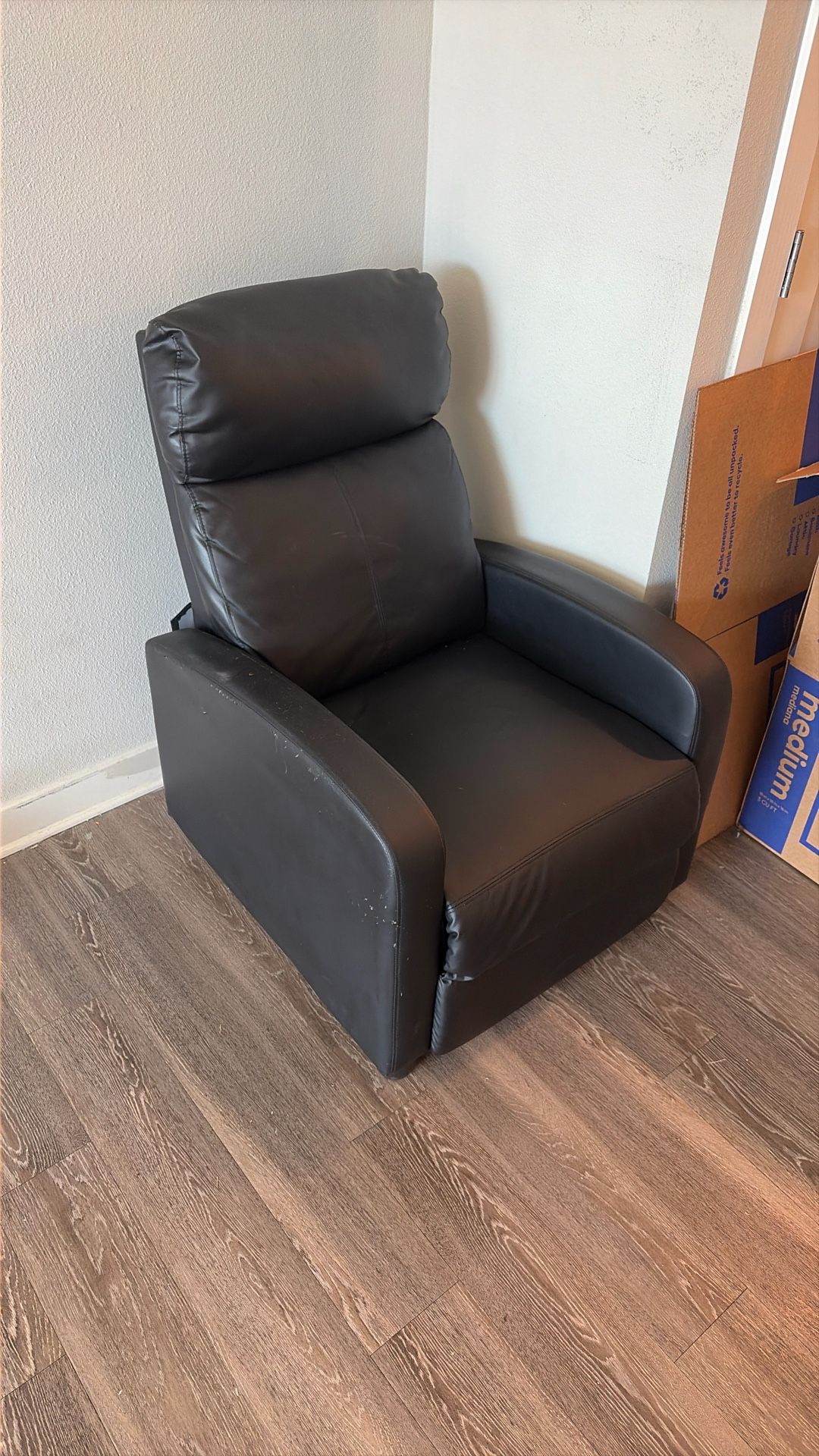 Recliner Pick Up Lake Nona $25