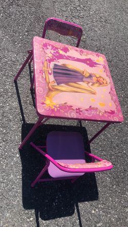 24x24 Folding table with two chairs very good condition almost brand new